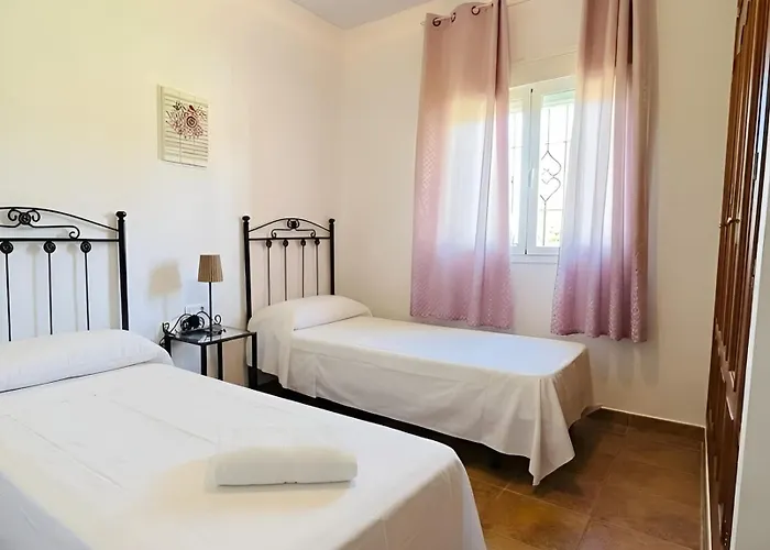 Casa Con Piscina Privada Urbanizacion Roche Viejo *