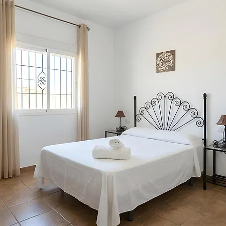 Casa Con Piscina Privada Urbanizacion Roche Viejo *