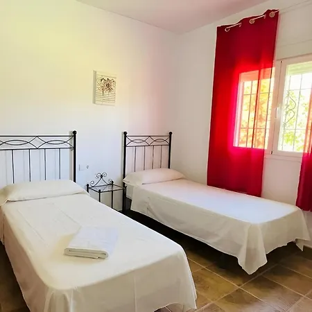Casa Con Piscina Privada Urbanizacion Roche Viejo *